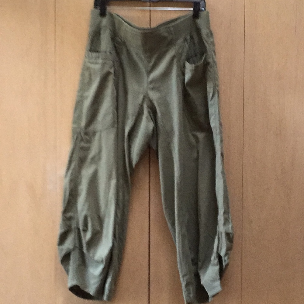 Light weight cotton blend baggy jogger pant.